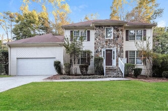 Building Photo - 2444 Quentin Dr