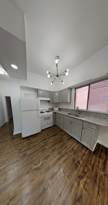 Primary Photo - 1115 Stockton St