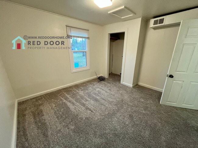 Building Photo - 3-Bed, 1-Bath Home on a Spacious Corner Lot – Fenced Yard & Off-Street Parking