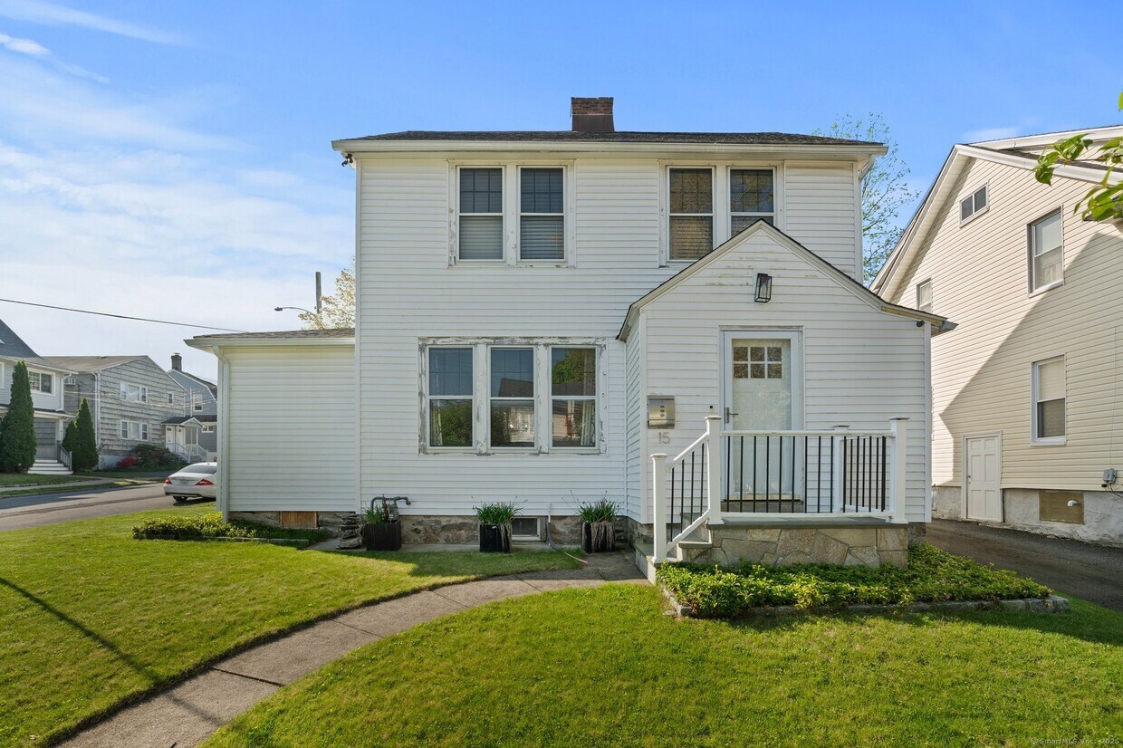 Primary Photo - 15 Overland Ave