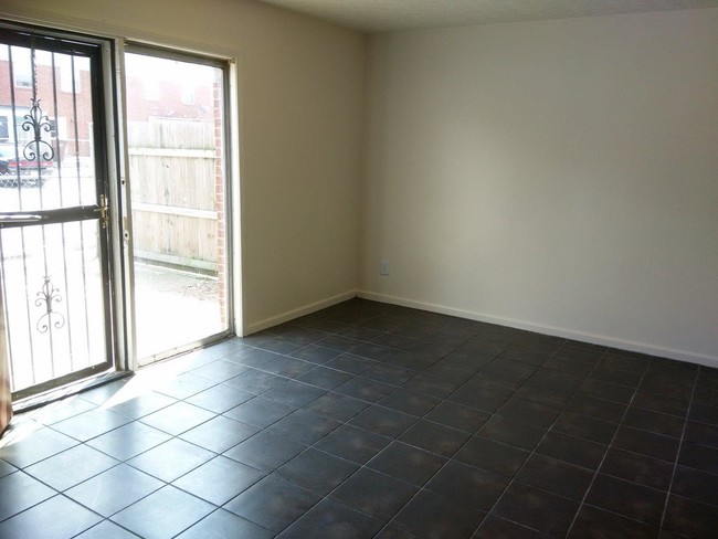 Building Photo - 4847 Sebree Ln