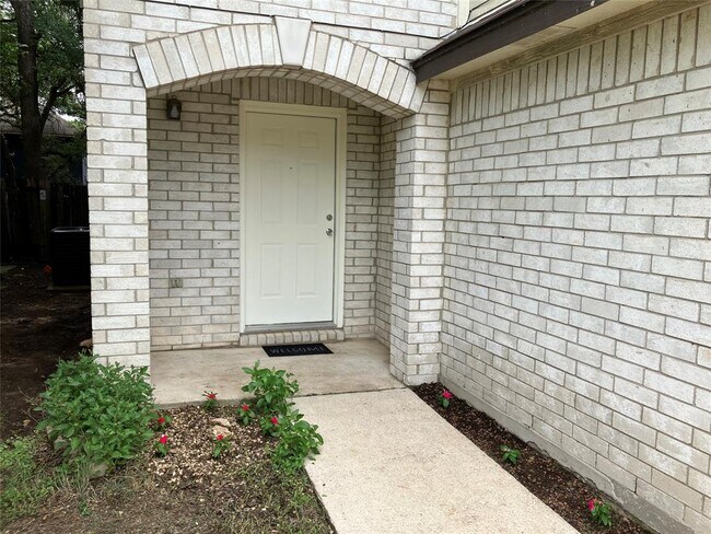 Foto del edificio - 9629 Sugar Hill Dr