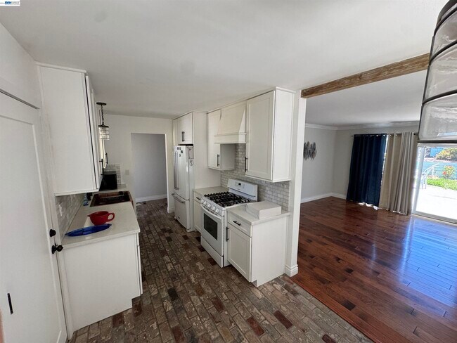 Building Photo - 1250 Cape Cod Way