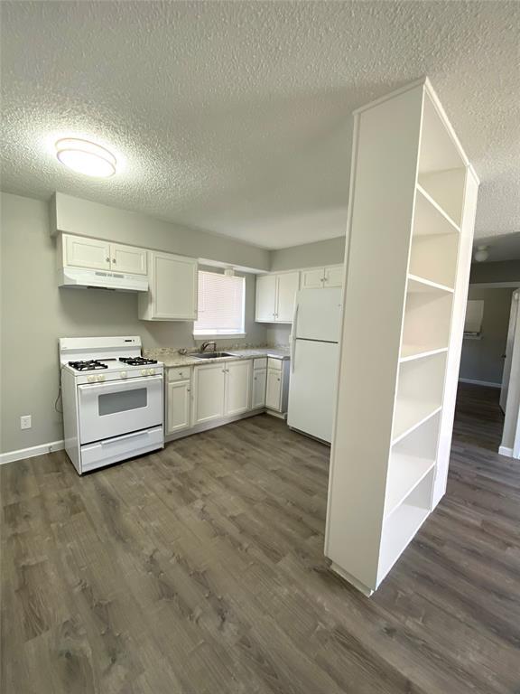 Building Photo - 404 Swanee Dr