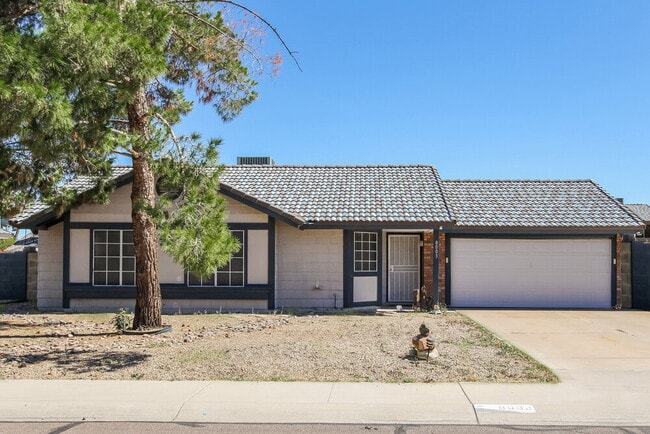 Building Photo - 8003 W Larkspur Dr