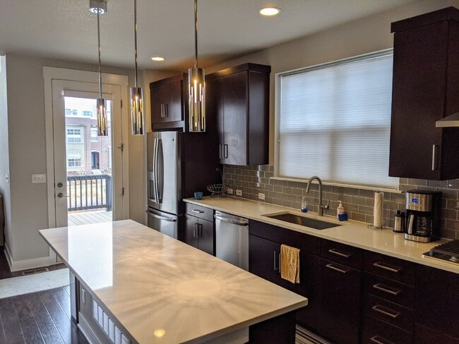 Photo - 5437 Valentia St Townhome