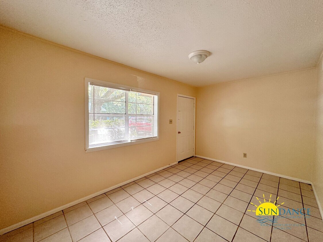 Foto principal - Newly Painted 2 Bedroom Home in Fort Walto...