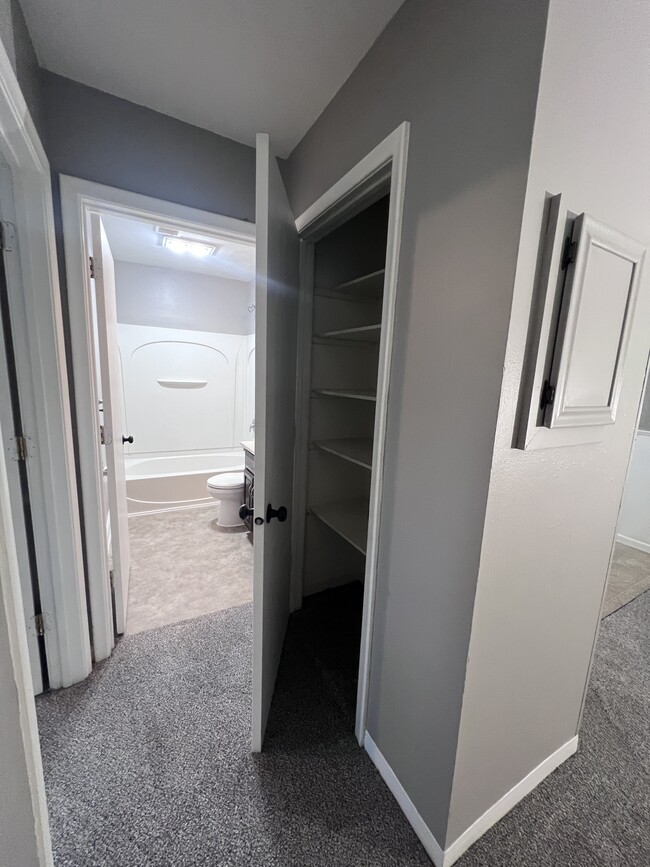 Bright and sunny UppeBright and sunny Upper Unit, with large hall closr Unit, with large hall closet - 220 3rd Ave SW