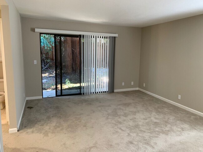Foto del edificio - One story 4 bedroom home