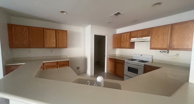 Building Photo - 42134 Ash Ct