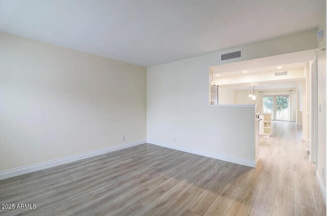 Foto del edificio - 270 W Tainter Dr