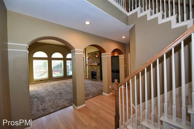 Building Photo - 3 br, 2.5 bath House - 1613 Weatherwood Dr.