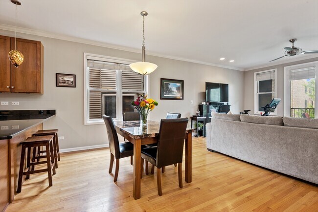 Foto del edificio - 3350 N Southport Ave