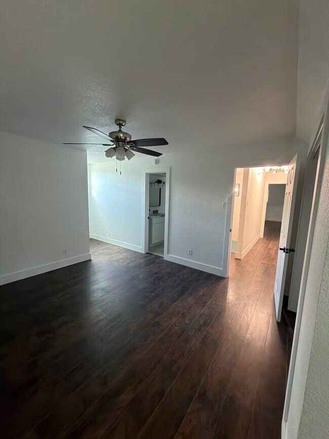 Building Photo - 550 Glen Oaks Blvd