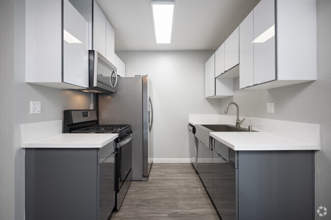 2 BR, 2 BA - 1055SF - The Jackson Apartments