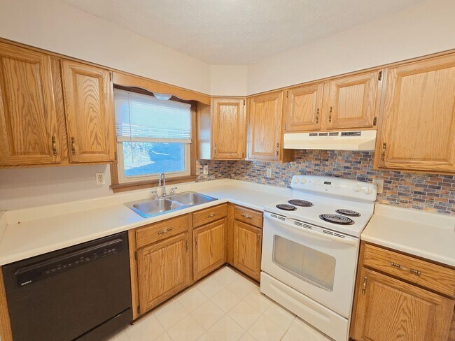 Building Photo - Spacious 3 Bedroom, 2.5 Bathroom Home with Garage, Carport & Basement