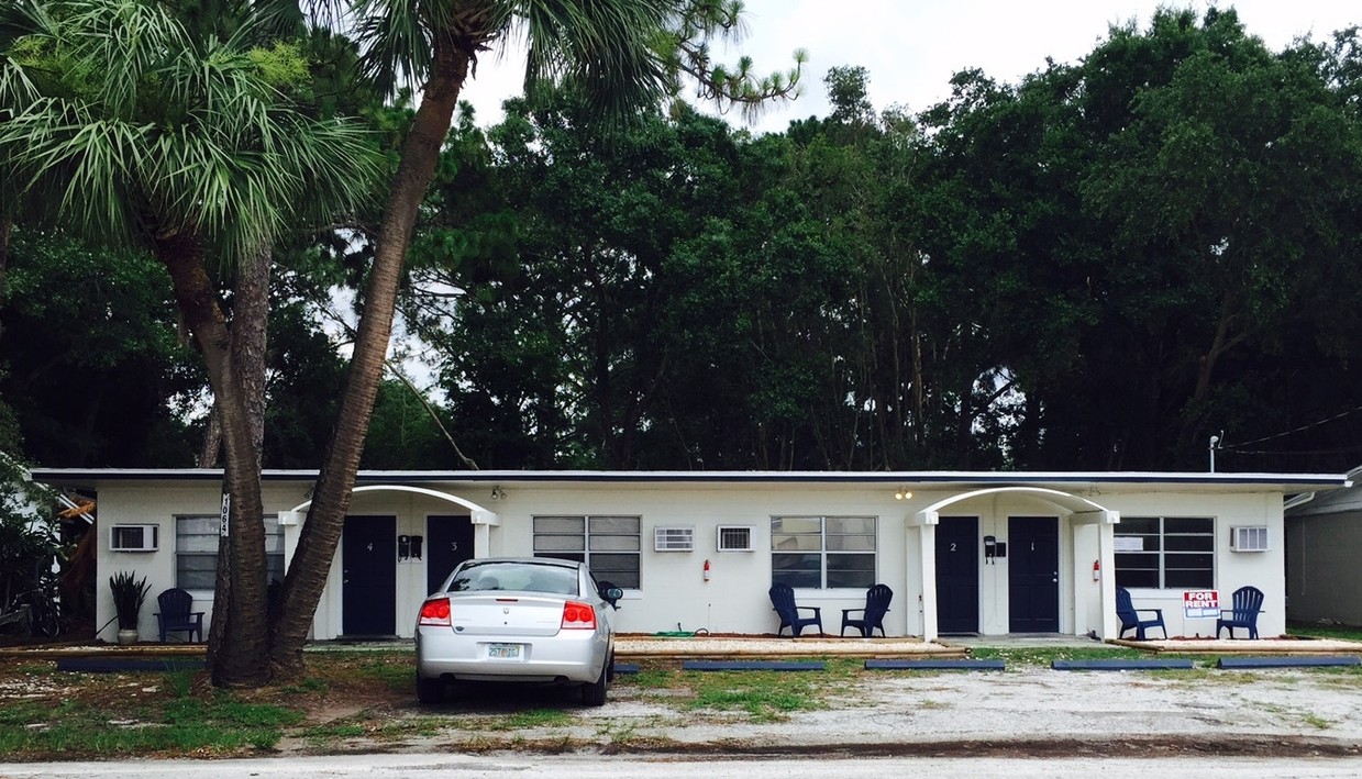 Foto principal - 1064 S Clearview Ave