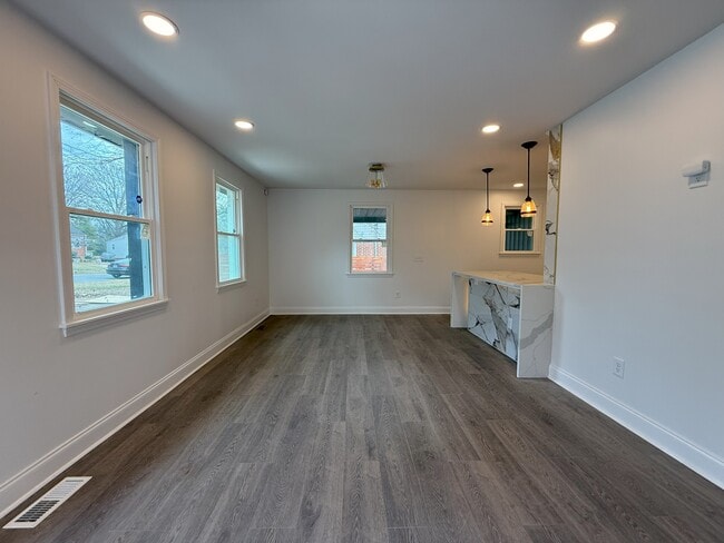 Building Photo - 2763 Catalina Ave