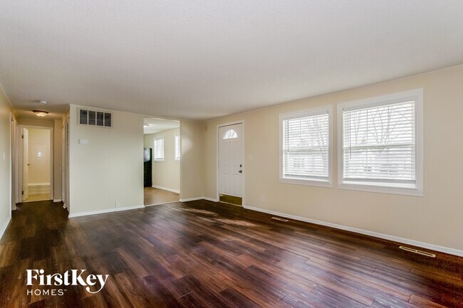 Building Photo - 728 Jackson Ave