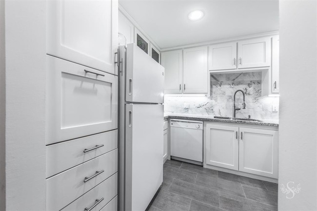Building Photo - 909 Silber Rd