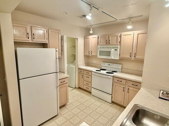 Foto del edificio - Cozy Two Bed/Two Bath Condo in Convenient ...
