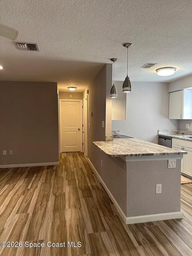 Foto del edificio - 1325 Johns Cir