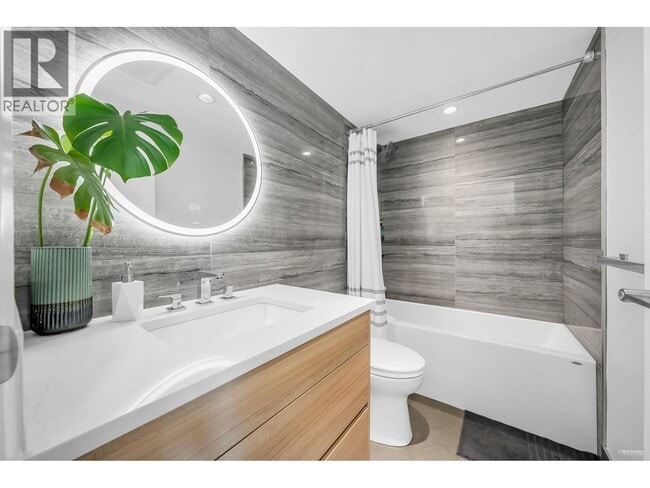 Building Photo - 1077 Marinaside Crescent