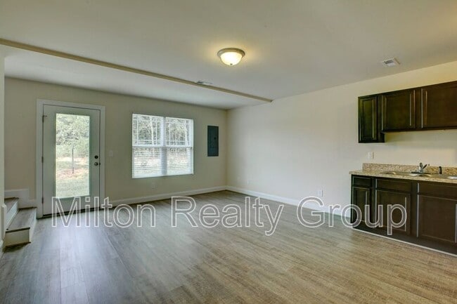 Foto del edificio - 75 Old Stage Rd N