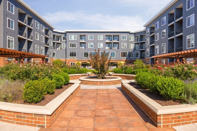 Foto del edificio - Icon Riverwalk 55+ Active Adult Apartment ...