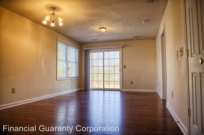 Building Photo - 3 br, 3 bath Apartment - 60 Charleston Court