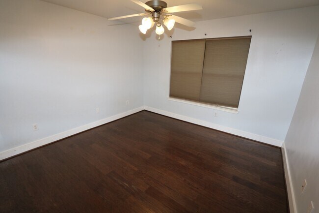 Foto del edificio - 1046 W 25th St