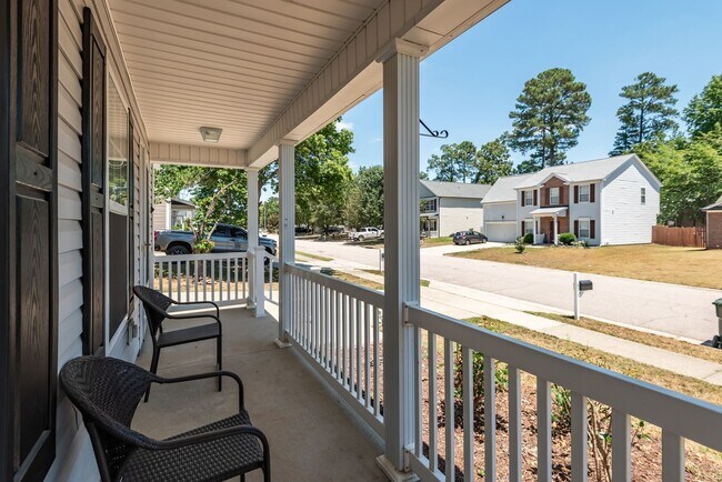 Building Photo - AVAILABLE 10/14/25! Welcome to this charmi...