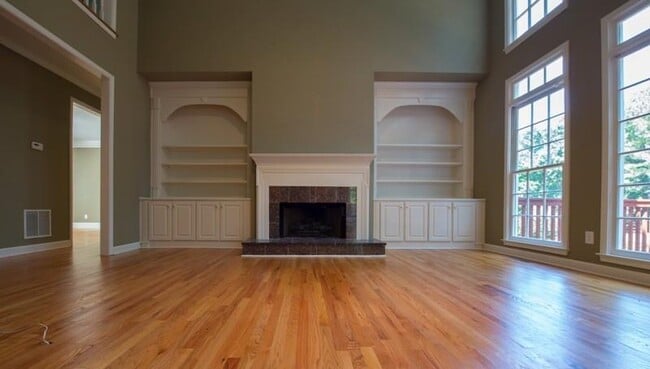 Building Photo - 5060 Gallatree Ln