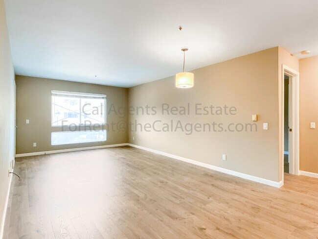 Foto del edificio - 6400 Christie Ave