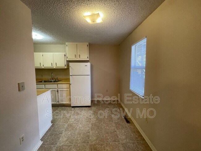 Building Photo - 1636 N Benton Ave