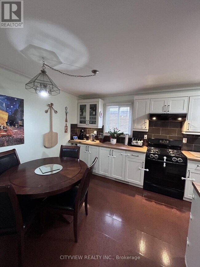 Photo du bâtiment - 7025 Hickling Crescent