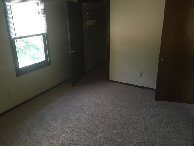 Foto del edificio - 2265 Farlin Ave
