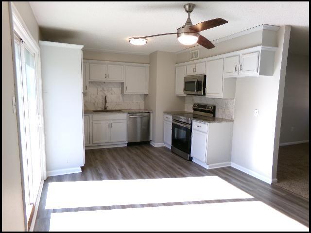 Building Photo - 8 Brookway Ln