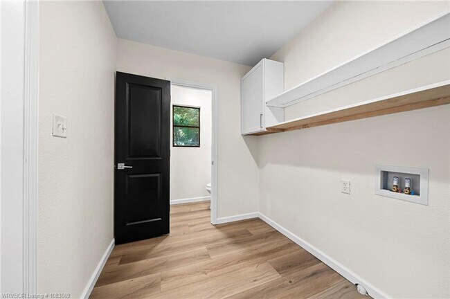 Foto del edificio - 4 bedroom Single Family home in Fianna Hils