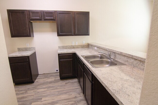 Building Photo - Tesoro Hills - 4727 War Horse Dr, San Anto...