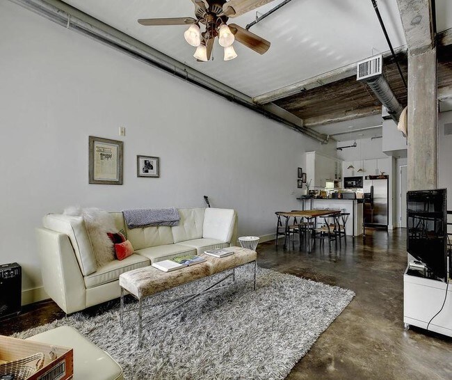 Foto del edificio - 410 E 5th St