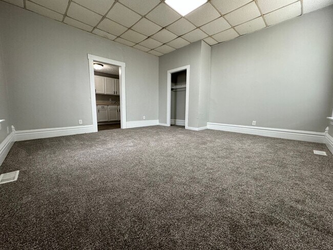 Building Photo - 1 Bed / 1 Bath close to campus