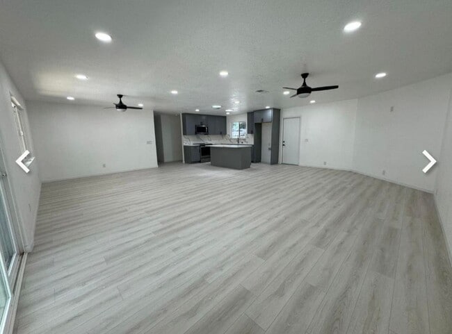 Building Photo - 3210 Shamrock Ave