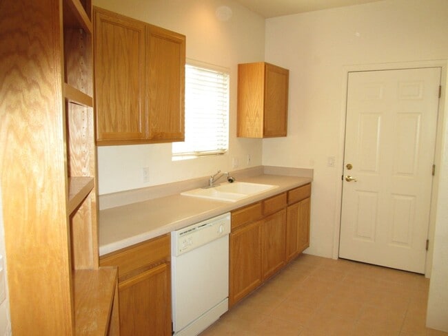 Building Photo - Unfurnished - 1 Year Rental