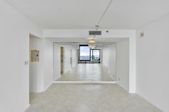 Foto del edificio - 300 Ocean Trail Way