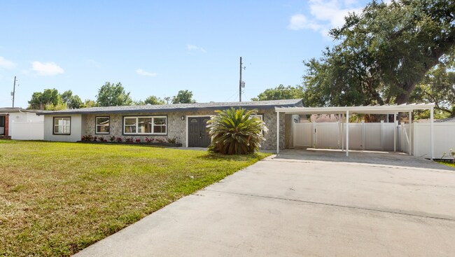 Building Photo - 4604 S Shore Rd