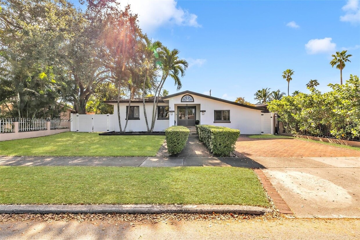 Foto principal - 6376 SW 15th St