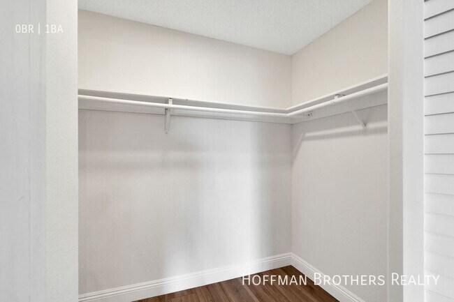 Building Photo - 1255 N Orange Dr