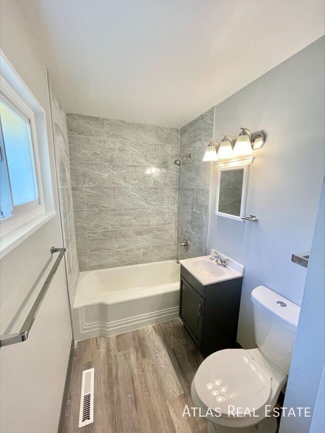 Photo - 325 May Dr Apartment