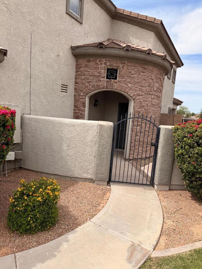 Building Photo - 8462 E Pampa Ave